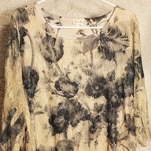 Blouse with 3/4 sleeves